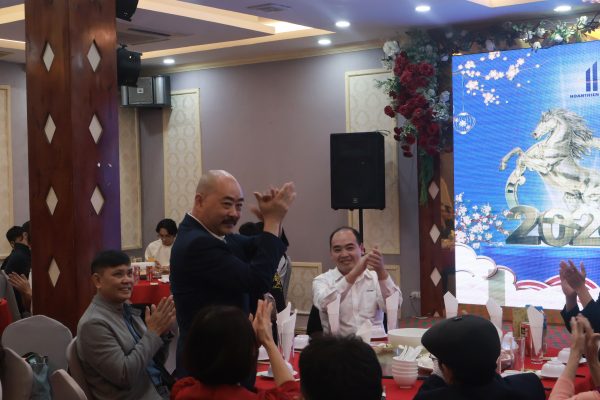 Các bạn Quản trị của Hoàn Thiện.