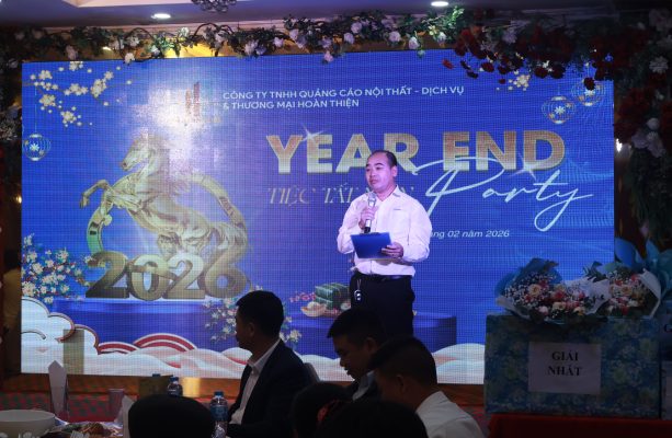 Ông Nguyễn Hoàng Thiện đại diện ban lãnh đạo công ty phát biểu