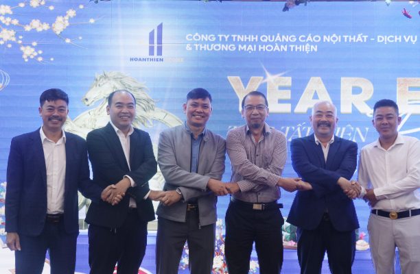 Ban lãnh đạo Hoàn Thiện và đối tác