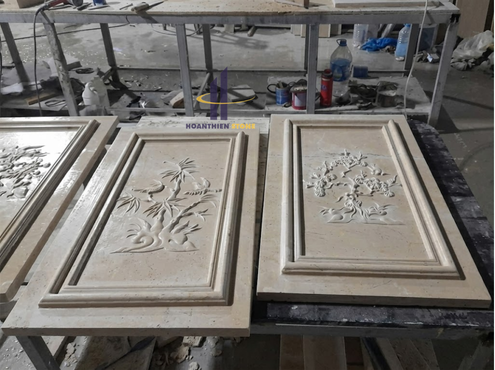 Mẫu phù điêu đá nghệ thuật đẹp được gia công hoàn thiện, phù hợp trang trí phòng khách biệt thự và không gian nội thất sang trọng.