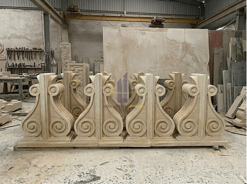 Phôi đá Marble được chạy CNC tạo hình hoa văn uốn lượn, chuẩn bị cho công đoạn tỉa tay tinh xảo.