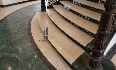 Thi Công Đá Ốp Cầu Thang Cần Lưu Ý Gì? Kinh Nghiệm Từ HOANTHIEN STONE