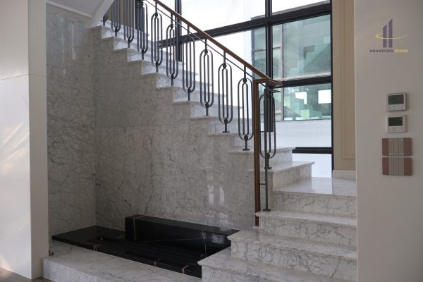 Cầu thang đá Marble Volakas tại biệt thự ParkCity Hà Đông