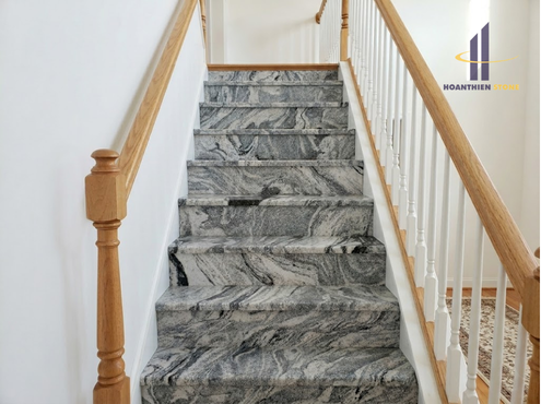 cầu thang đá granite vân mây sang trọng