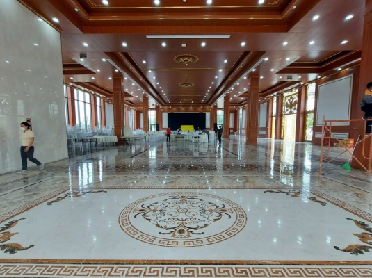 Thảm hoa văn đá tự nhiên CNC tinh xảo do Hoàn Thiện Stone thi công tại sảnh đại tiệc Hanaka Paris