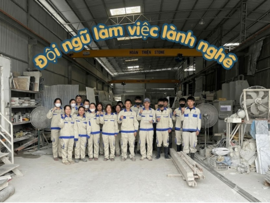 Đội ngũ kỹ sư, thợ gia công lành nghề và giàu kinh nghiệm tại nhà xưởng của HOANTHIEN STONE.