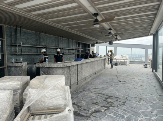 Quầy bar ngoài trời bằng đá tự nhiên tại Sheraton Vinh