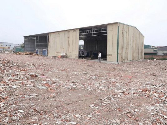 Kho đá Hoàn Thiện thứ 2 tại Hà Nội với không gian rộng rãi, trưng bày hàng trăm tấm đá Marble, Granite và Quartzite nhập khẩu sẵn sàng phục vụ khách hàng.