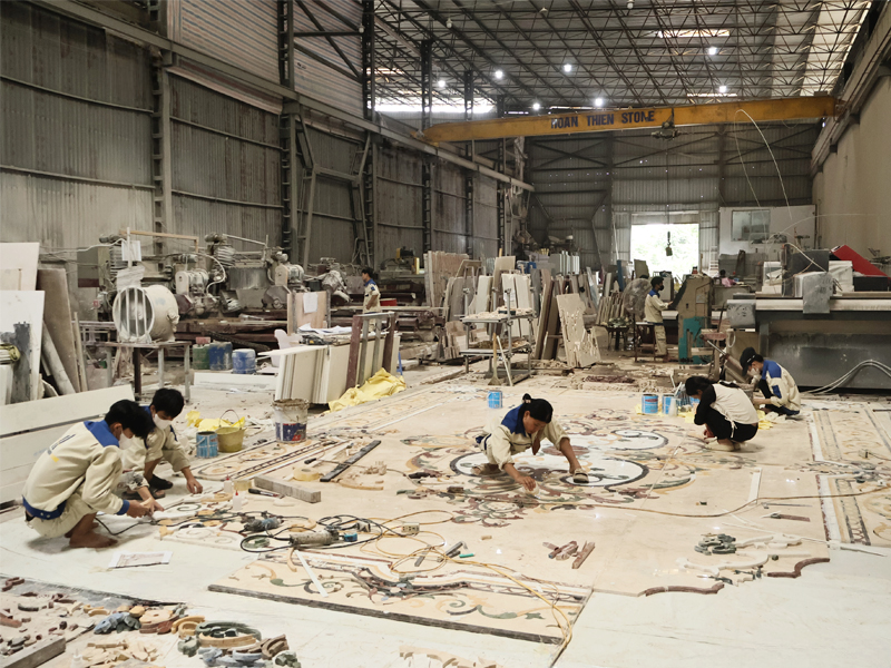 Nhà máy đang gia công hạng mục hoa văn bằng đá Marble